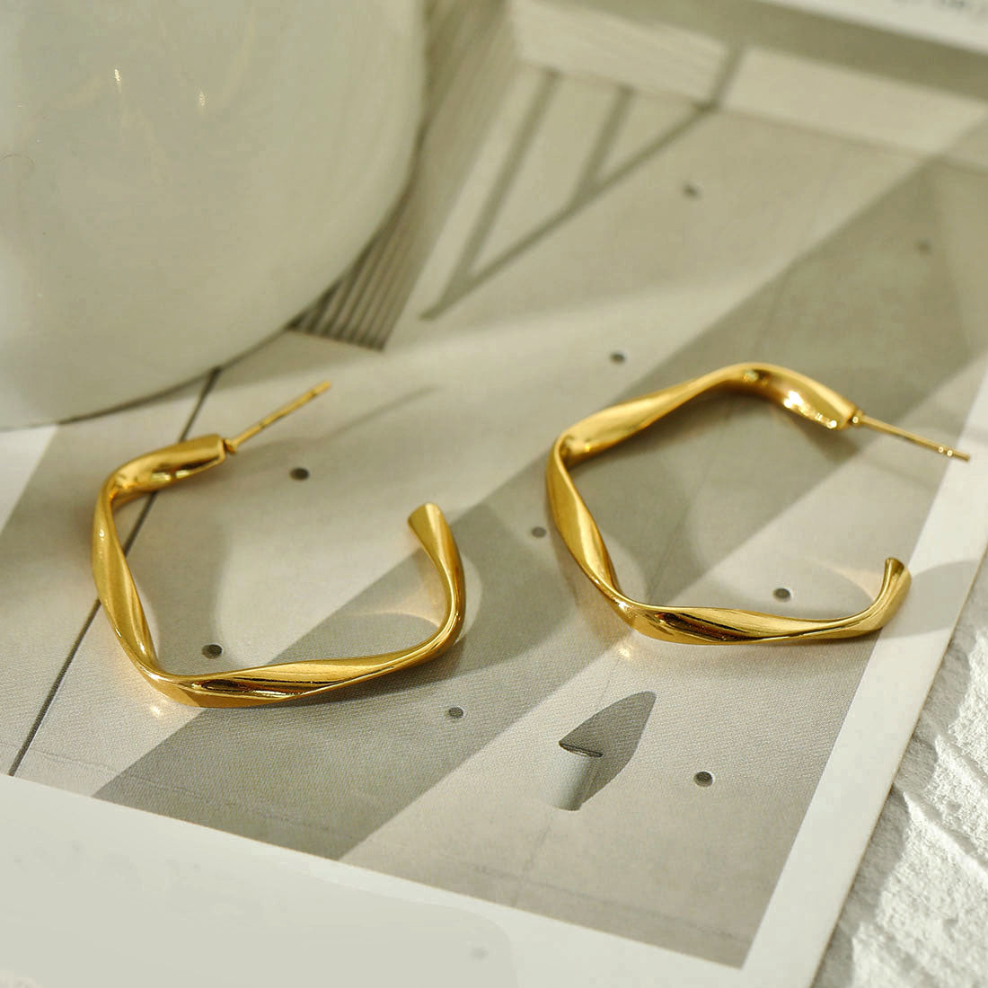 Boucles d'oreilles en forme de sculpture ADAMMA