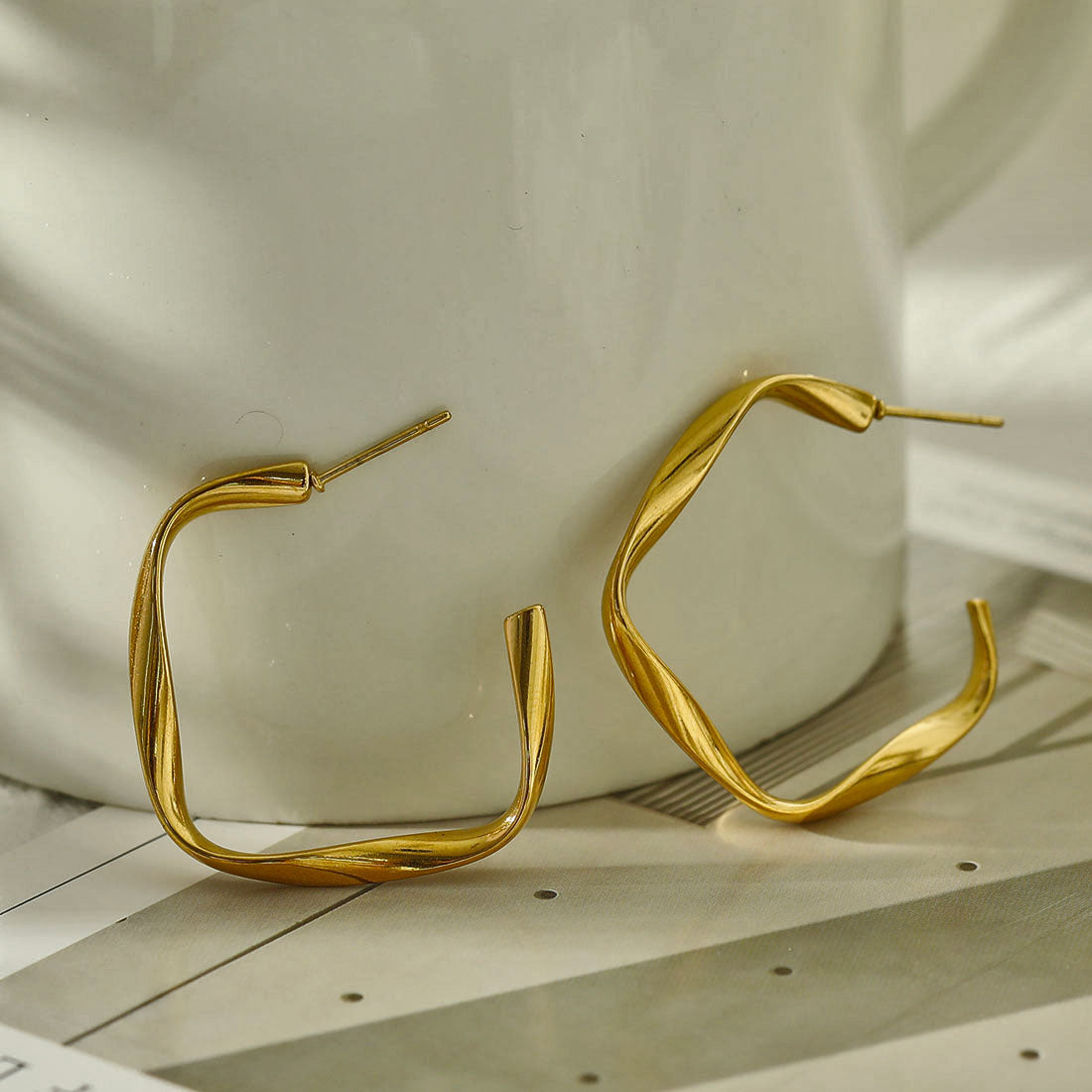 Boucles d'oreilles en forme de sculpture ADAMMA