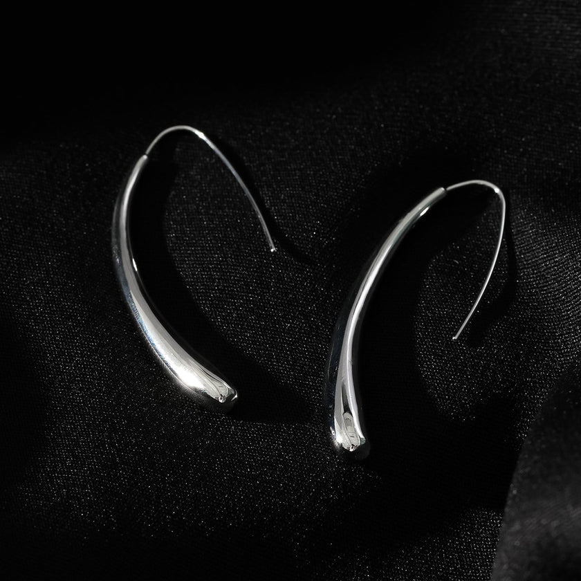 Style ADARA Or Blanc (Ton Argenté) : Élégance Abstraite. Boucles d'Oreilles Géométriques Avant-Garde.