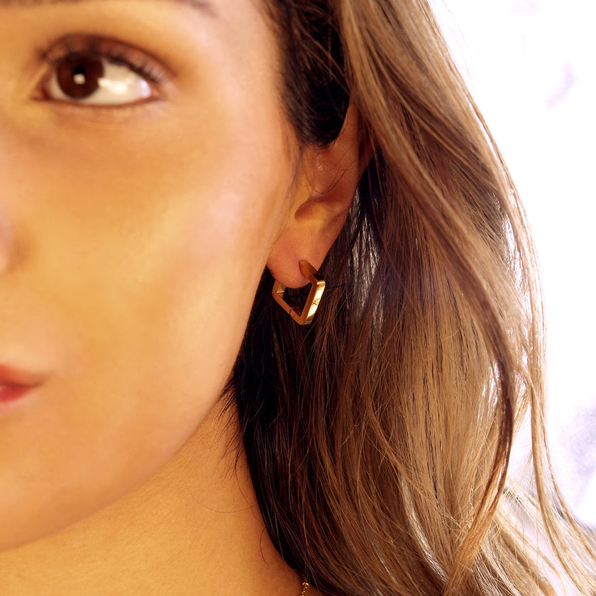 AFRIDDA : Boucles d'oreilles mini carrées géométriques et chics