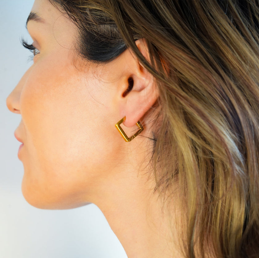AFRIDDA : Boucles d'oreilles mini carrées géométriques et chics