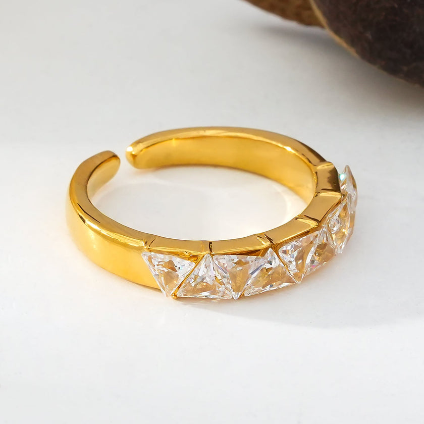 Style ALLY Or : Bague avec rangée de zircons