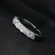 Style ALLY Or Blanc (Couleur Argentée) : Bague avec rangée de zircons.