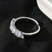 Style ALLY Or Blanc (Couleur Argentée) : Bague avec rangée de zircons.