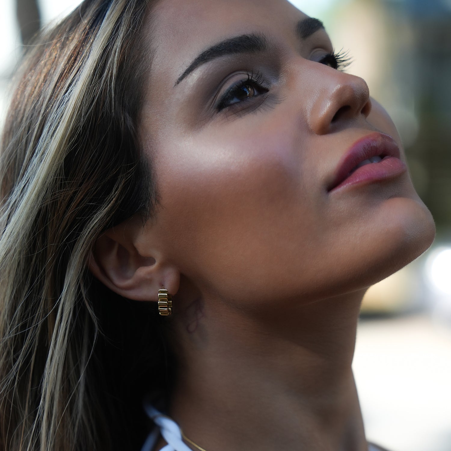 Style ALMORA : Boucles d'oreilles en forme de spirale, inspirées du style rétro, en or.