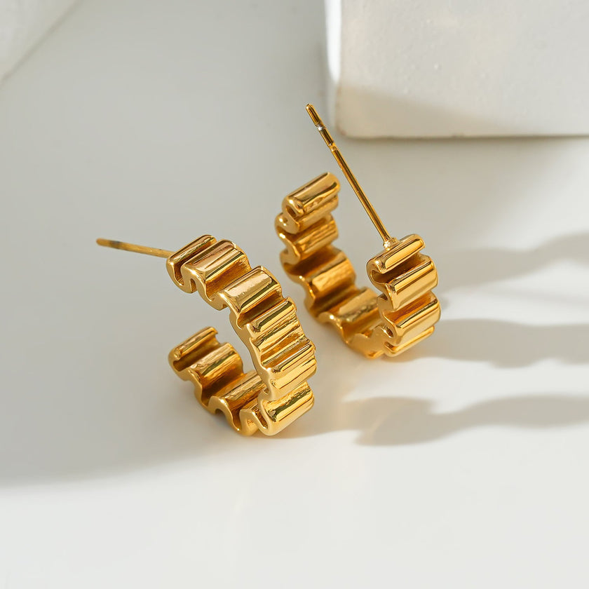 Style ALMORA : Boucles d'oreilles en forme de spirale, inspirées du style rétro, en or.