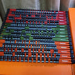 Rails organisateurs de prises en aluminium avec embouts en caoutchouc