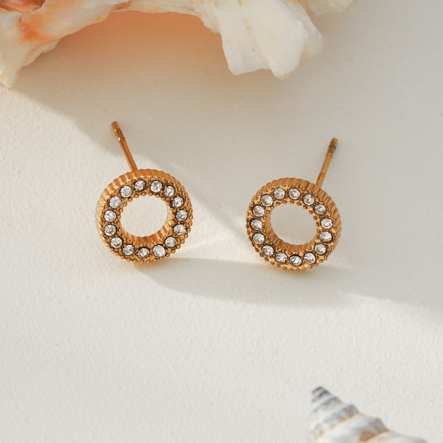 AMATOLE Gold : Boucles d'oreilles mini-puces en forme de cercle rayonnant