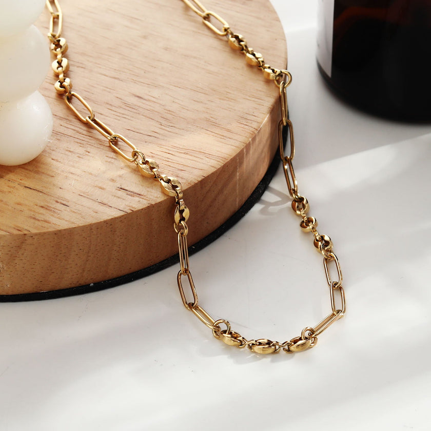 AMMA Gold : Collier à chaîne avec maillons plats et perles ovales