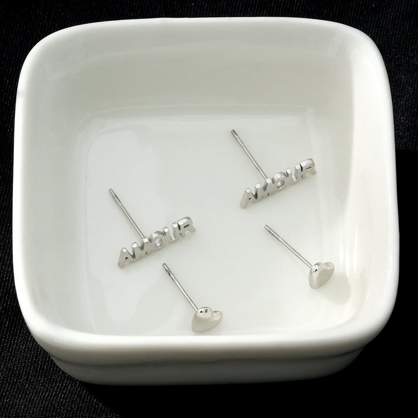 AMOUR & SYMBLE DE CŒUR – Boucles d'oreilles à puces en forme de cœur, en or blanc argenté, pour un look romantique et élégant (lot de 2 paires)