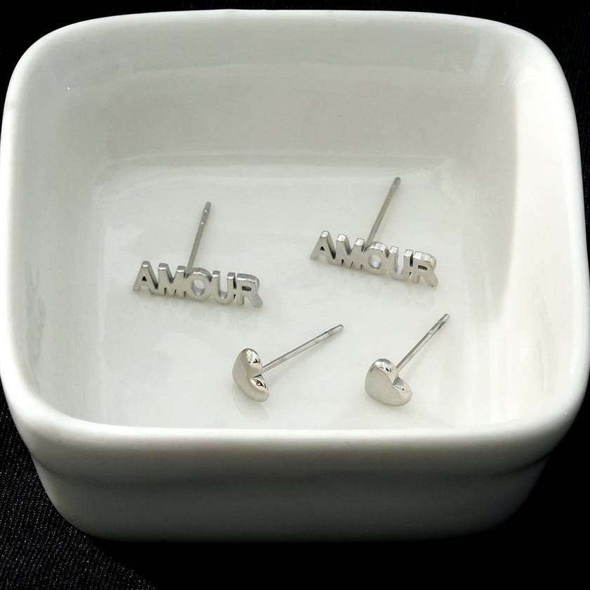 AMOUR & SYMBLE DE CŒUR – Boucles d'oreilles à puces en forme de cœur, en or blanc argenté, pour un look romantique et élégant (lot de 2 paires)