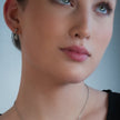 ANDALUSIA : Élégantes boucles d'oreilles pendantes en zircone (CZ) et chaîne en or blanc (ton argenté) – Un éclat intemporel pour toutes les occasions.