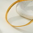 ANJILMA Gold : Collier minimaliste à texture en forme de col.