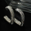Style ANJAR Or Blanc (Ton Argent) : Boucles d'oreilles en forme de cœur serties de pierres précieuses en zircone.