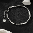 Style ANNABETH : Bracelet chaîne en or blanc (couleur argent) avec double perle en fusion.