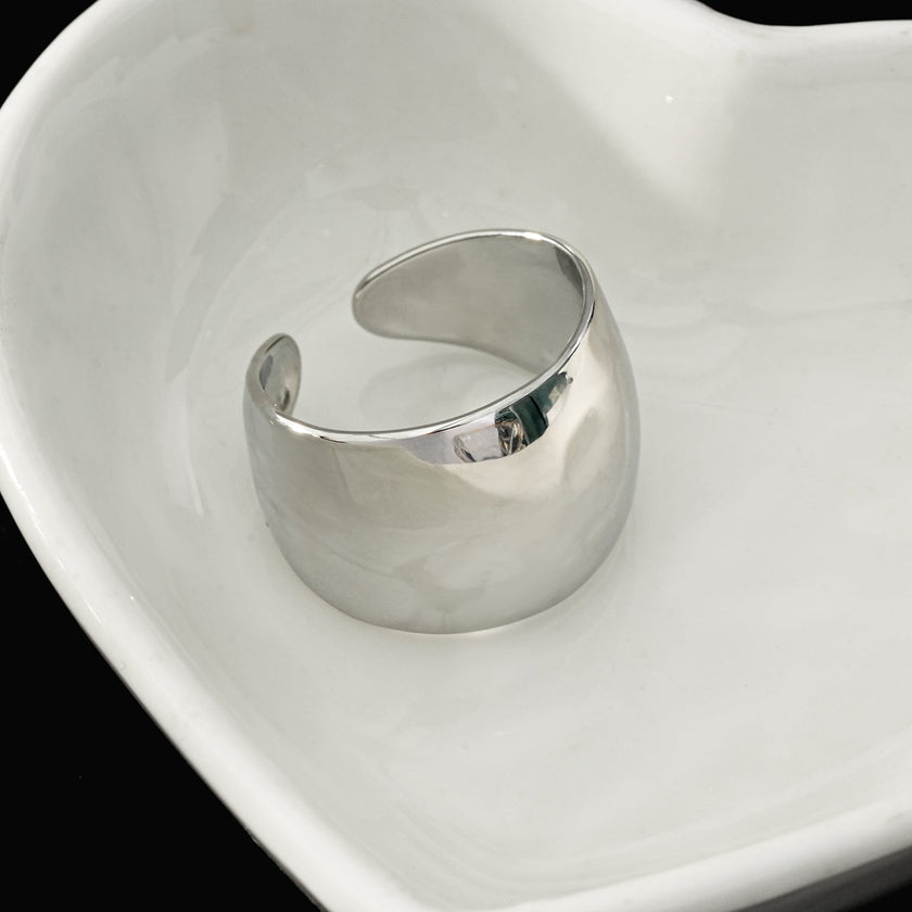 ARILOGO : Bague large en argent, style moderniste