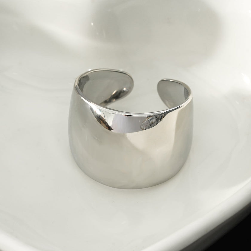 ARILOGO : Bague large en argent, style moderniste