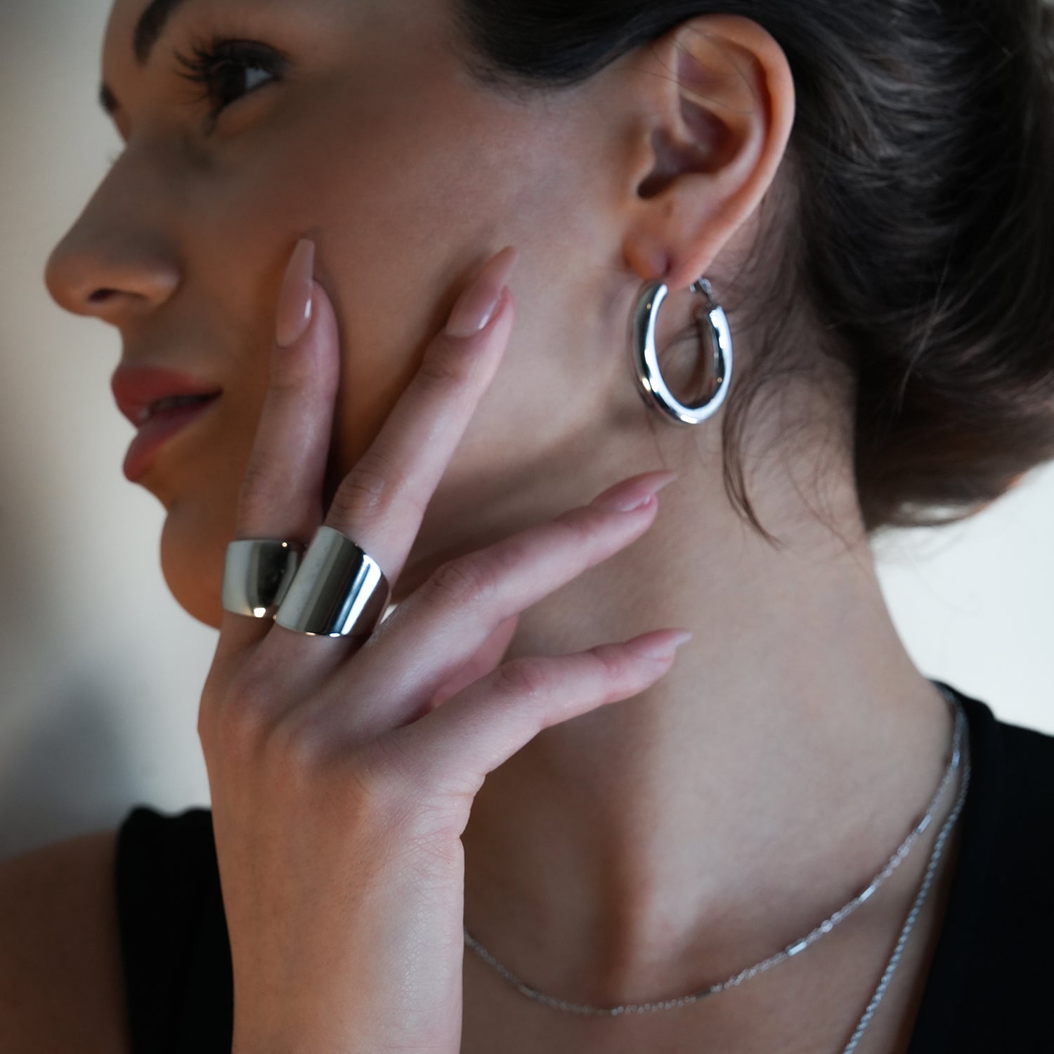 ARILOGO : Bague large en argent, style moderniste