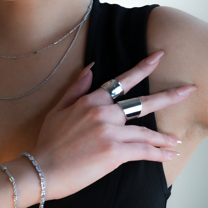 ARILOGO : Bague large en argent, style moderniste
