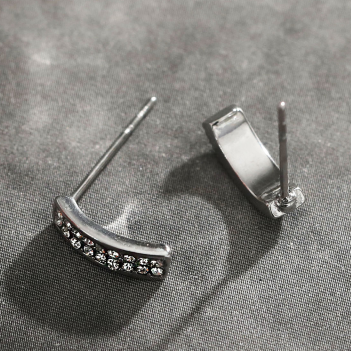 ASTRID : Boucles d'oreilles minimalistes en forme de barre incurvée, pavées de zircons, argent.