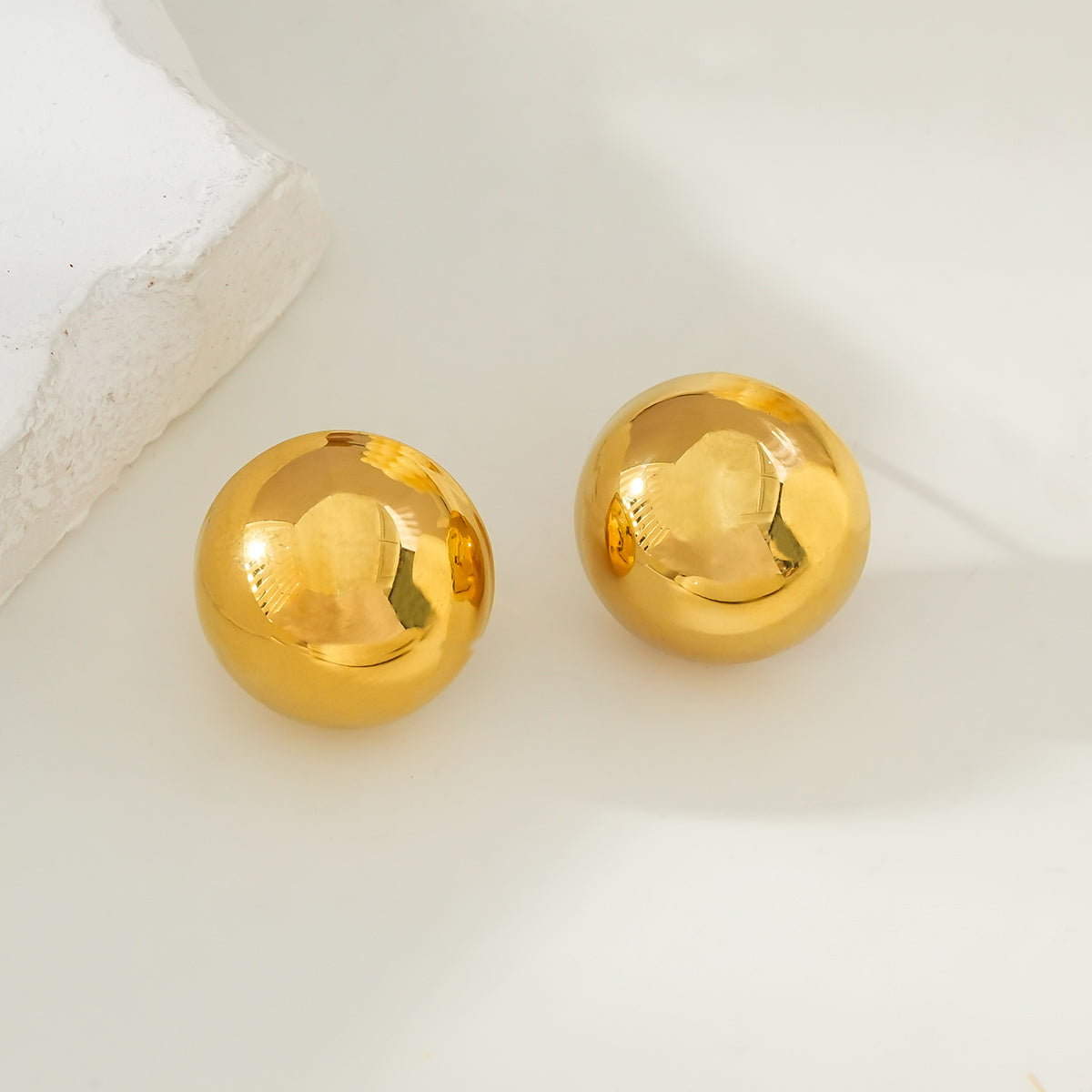 AUGUSTA Gold : Boucles d'oreilles sphériques contemporaines