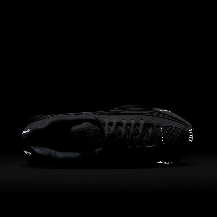 M Nike Shox R4 HQ1988-101