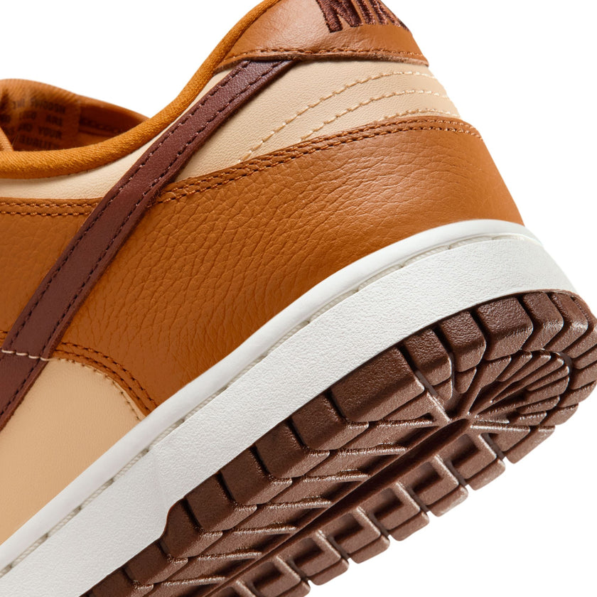 W Nike Dunk Low SE HQ7487-700