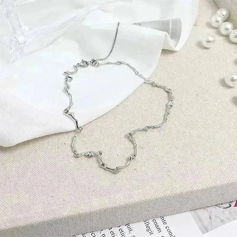 An Exquisite Simple And Cold Adjustable Wave Women Bracelet