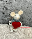 Ornement Souris avec coeur rouge