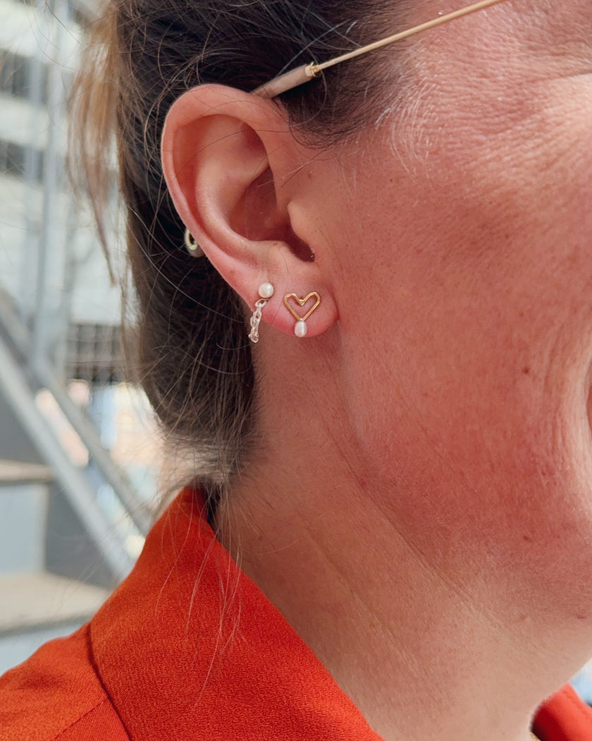 Boucles d'oreilles coeurs avec petites perles blanches