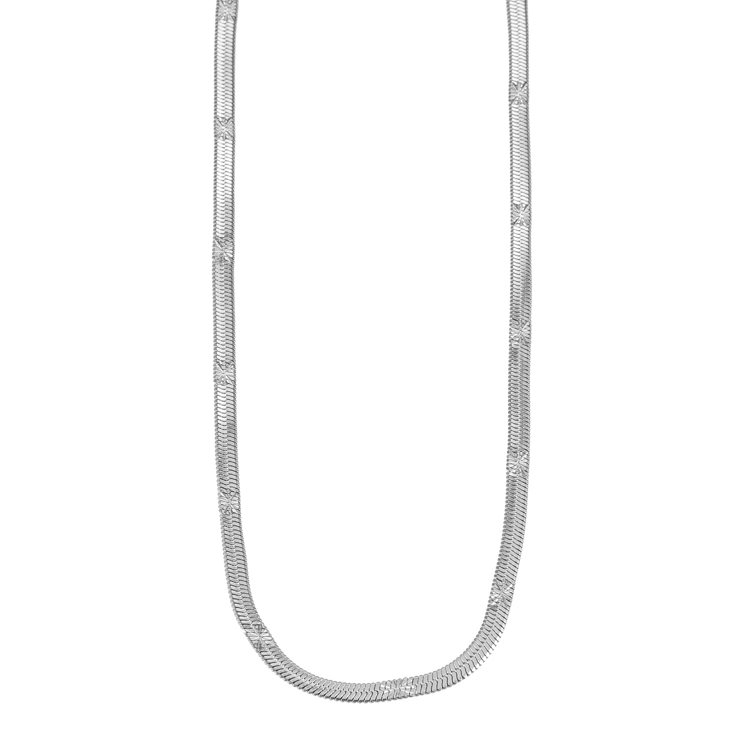 BAMBURG : Collier en chaîne argentée avec motif peau de serpent et étoiles en relief.