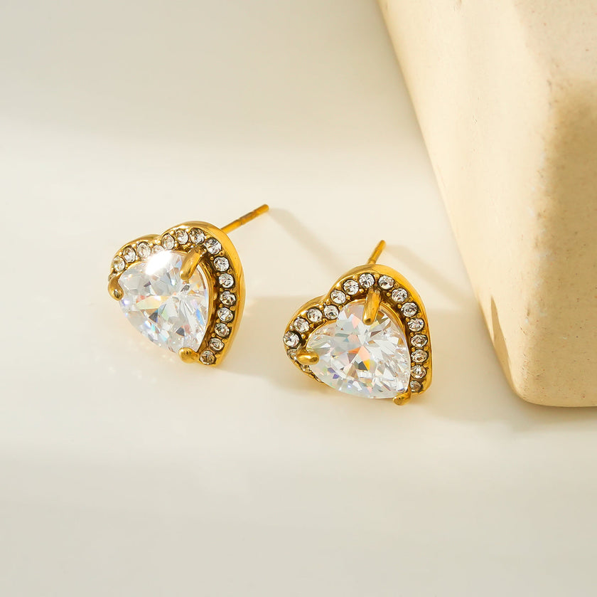 Boucles d'oreilles en forme de cœur en or BANRAK, serties de moissanite et de zircone (CZ) scintillantes.