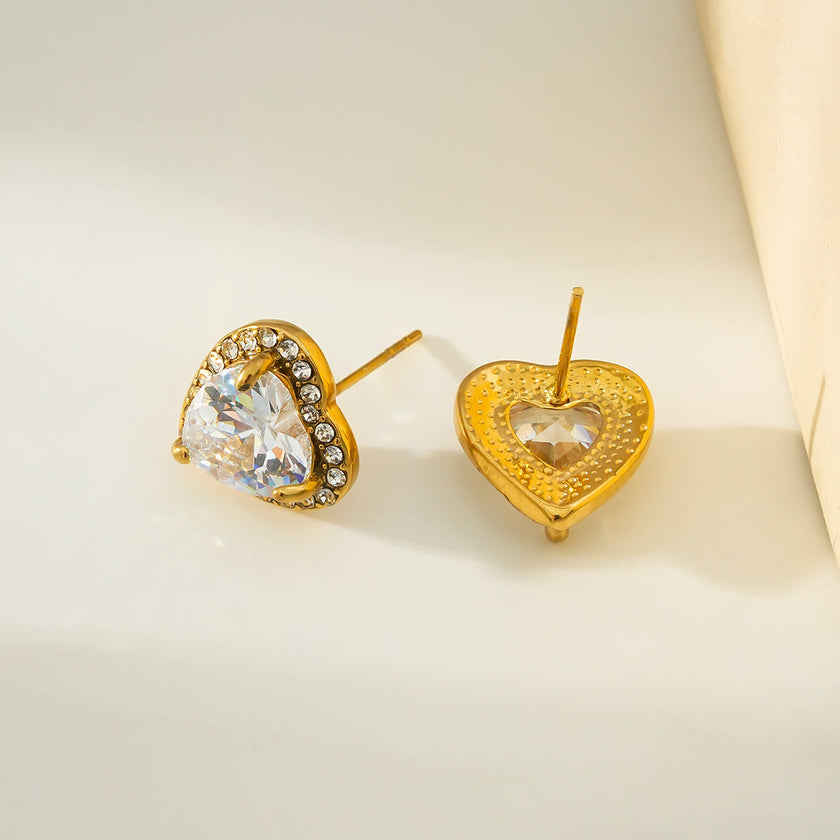 Boucles d'oreilles en forme de cœur en or BANRAK, serties de moissanite et de zircone (CZ) scintillantes.