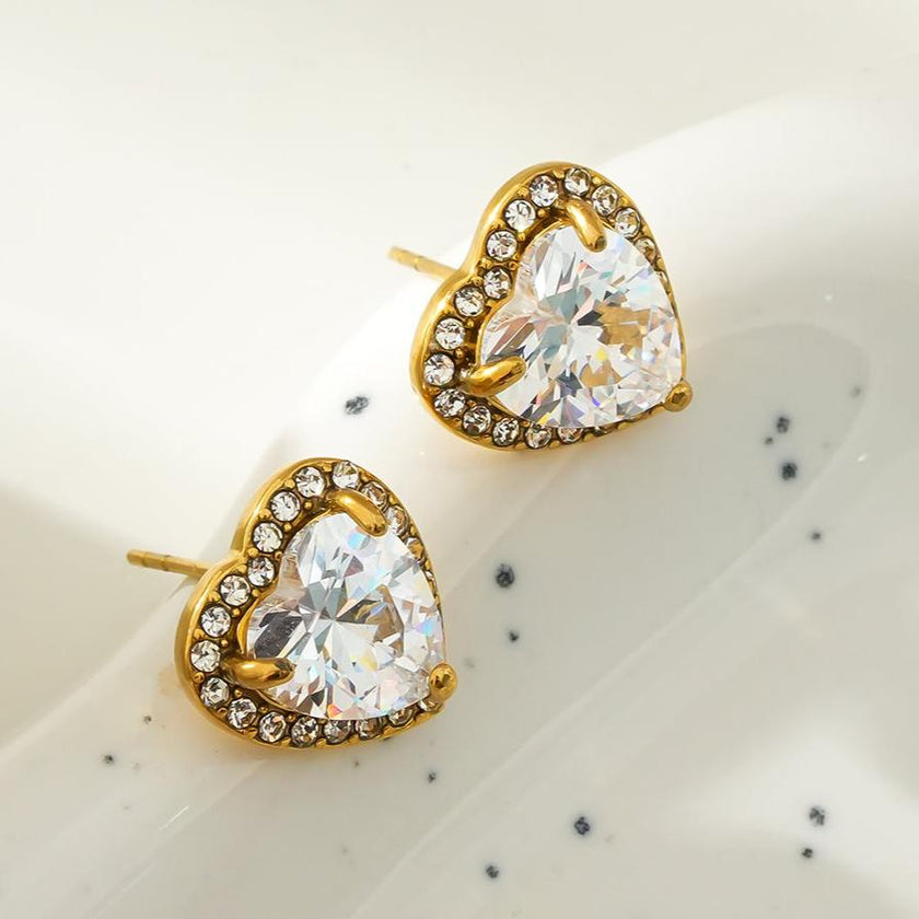 Boucles d'oreilles en forme de cœur en or BANRAK, serties de moissanite et de zircone (CZ) scintillantes.