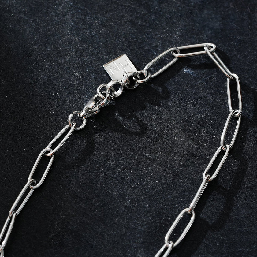 Style BARNSBURY : Collier en chaîne à maillons argentés, style agrafe - 56 cm (22 pouces)