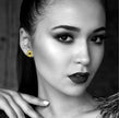 SOLE BLACK : Boucles d'oreilles à puces en pierre naturelle en forme de symbole solaire