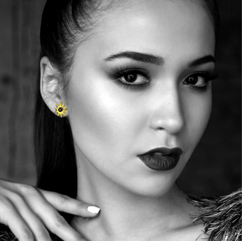SOLE BLACK : Boucles d'oreilles à puces en pierre naturelle en forme de symbole solaire