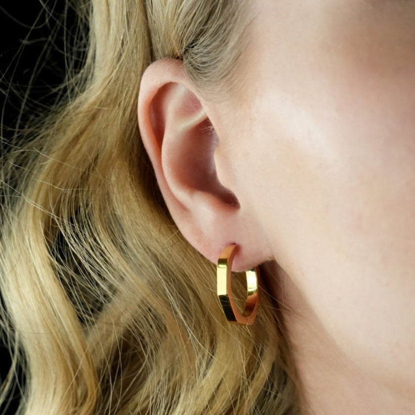 BOLZANO Gold : Boucles d'oreilles créoles hexagonales contemporaines