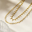 BRONTE : Collier à 2 chaînes superposées avec chaîne minimaliste à maillons plats et chaîne à crochet décorative.