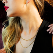 BRONTE : Collier à 2 chaînes superposées avec chaîne minimaliste à maillons plats et chaîne à crochet décorative.