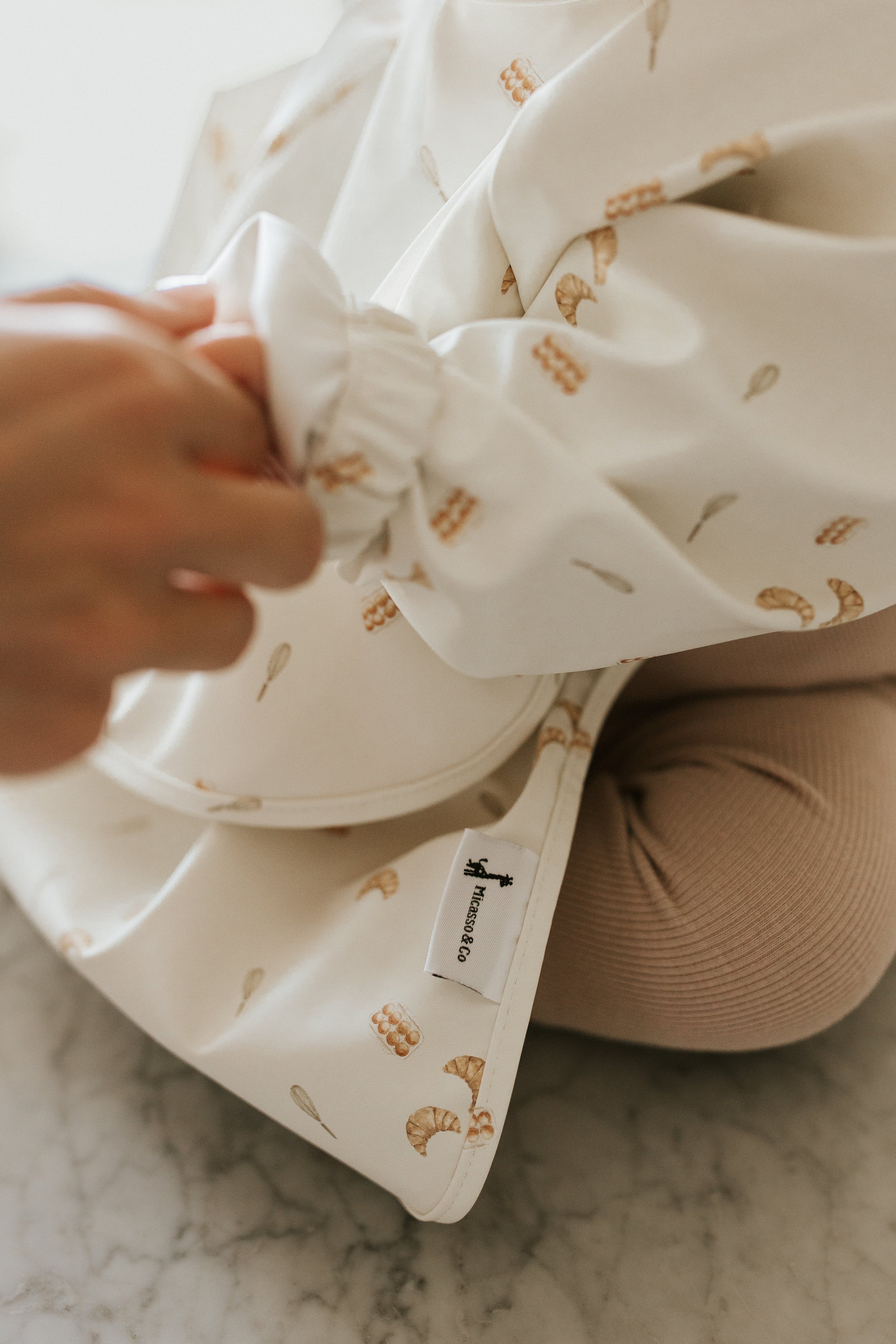Bavette à manches longues imperméable avec poche | 6-24 mois