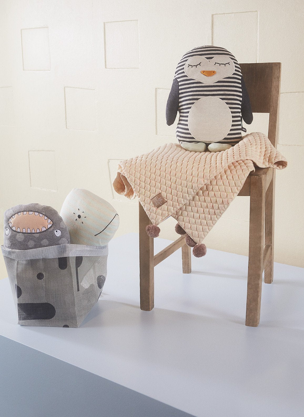 Penguin Pingo - White / Black