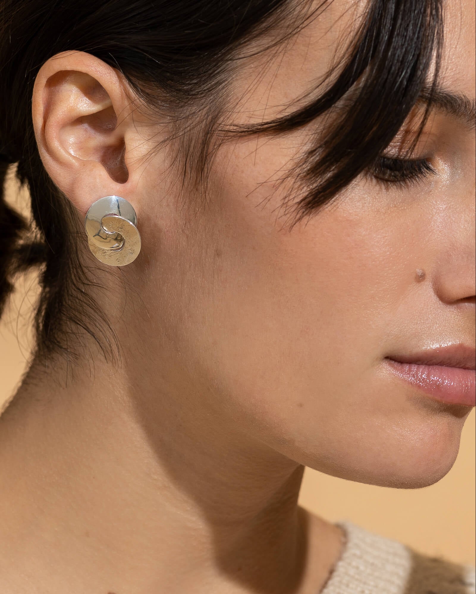 Fonceuse - Boucles d'oreilles cercles entrelacés en argent texturé