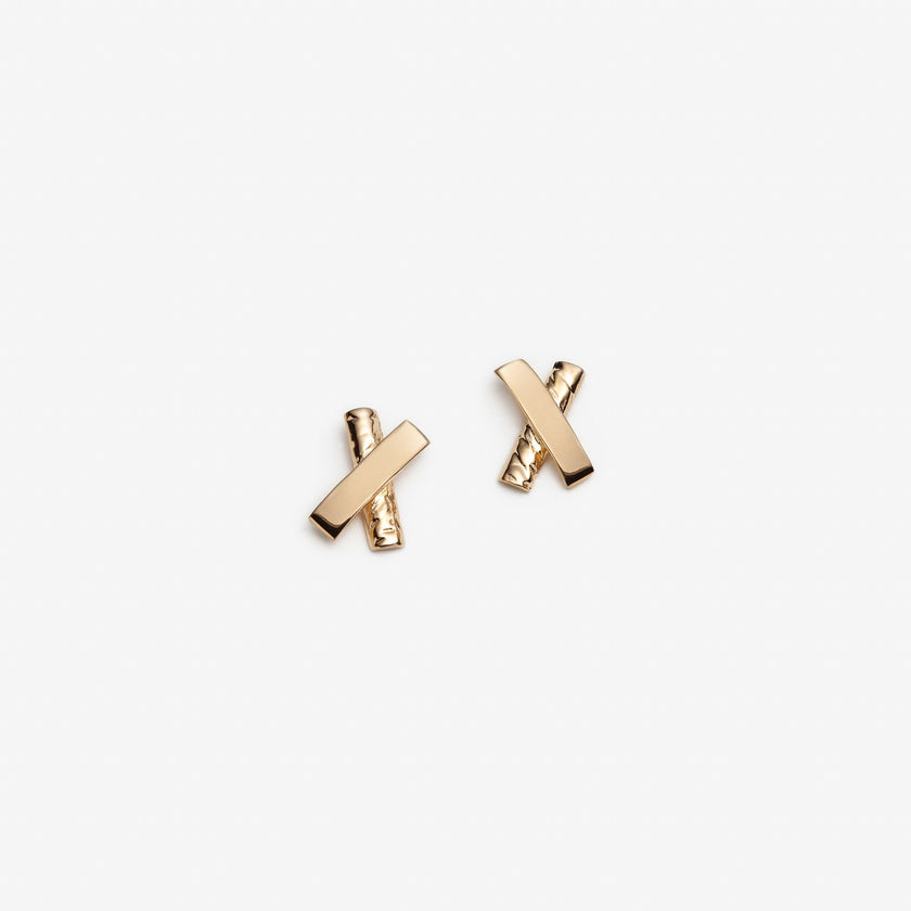 Déterminée - Boucles d’oreilles en forme de X - Option avec perle