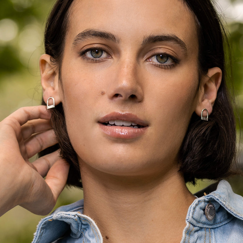 Ouverte d’esprit - Boucles d'oreilles géométriques avec ou sans breloque