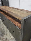 Buffet industriel en bois recyclé et acier brut