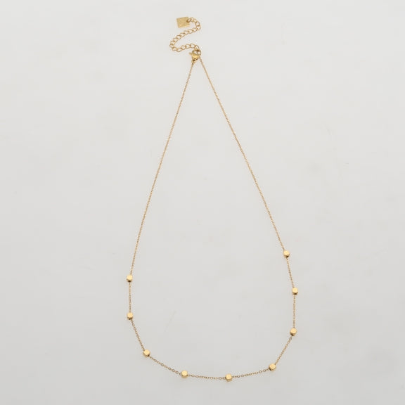 Collier fin en chaîne dorée avec perles carrées CALLA