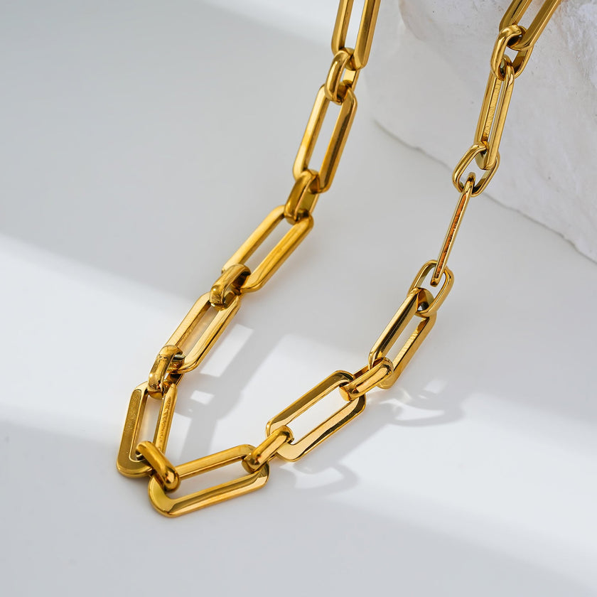 Style CANNES: Delicate Statement Paper-Clip Chain Necklace