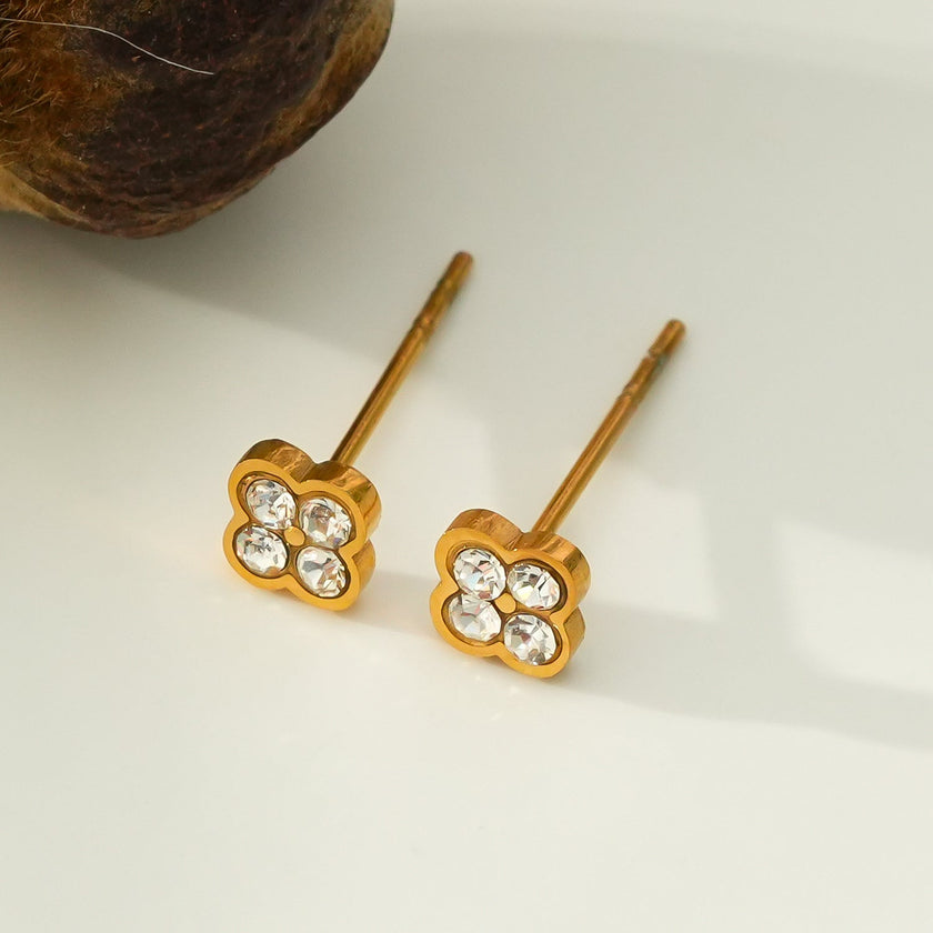 CATFORD Gold : Mini boucles d'oreilles en forme de trèfle à zircone (CZ)