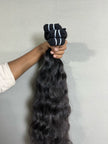 Tresses de cheveux humains bouclés bruts indiens « 100% non traités et naturels »